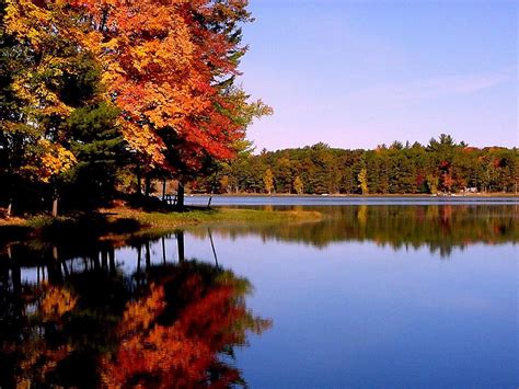 Free Download Lake Wallpapers Autumn Time 1024x768 For Your Desktop