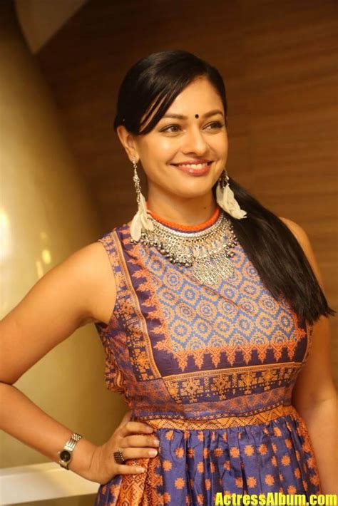 tamil actress pooja kumar stills in sleeveless blue dress actress album