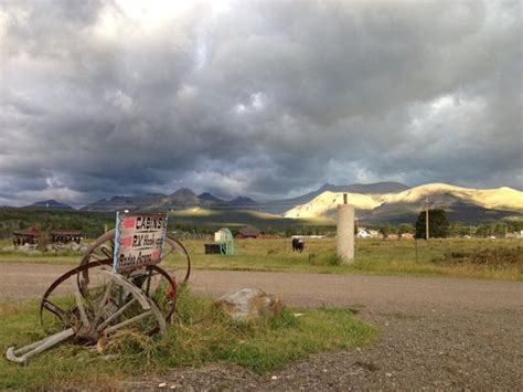You'll feel welcomed and at home in our guest cabins and wake up to the smell of a delicious breakfast cooking, the sounds of the ranch waking up, and the most beautiful and. View from my cabin - Picture of Circle R Motel, East ...