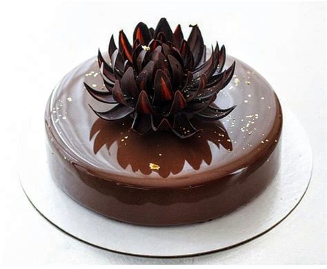 Pâte à bombe is aptly named, for it is, not to put too fine a point on it, the bomb. Gateau Miroir : Glaçage miroir ultra brillant au chocolat ...
