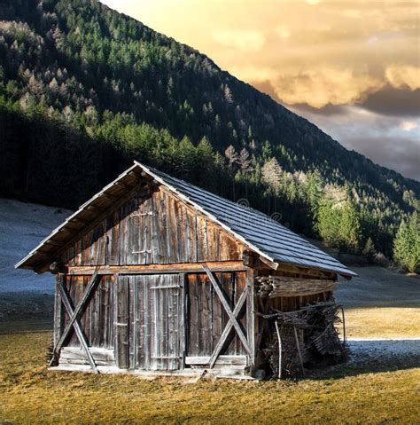 Alpine Hut In South Tyrol Stock Image Image Of Wooden 112186437