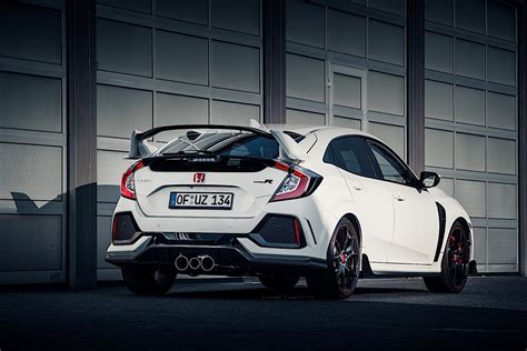 It's probably not the lowest civic you've seen nor it does it scrape it's oil… รถยนต์. HONDA Civic Type-R specs & photos - 2017, 2018, 2019, 2020 ...