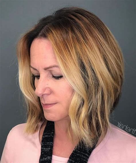 Those with wavy hair can perfectly fit this style. 2020 Hairstyles and Haircuts for Women Over 40 - Page 4 of 9