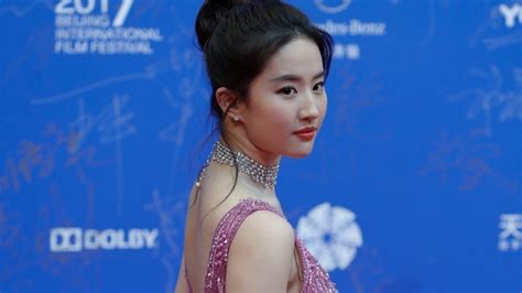 Chinese Actress Liu Yifei To Star In Disneys Live Action Mulan Cbc News