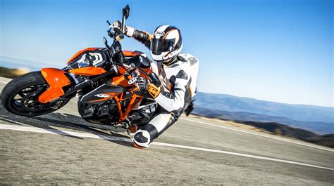 In the malaysia, 1290 super duke gt standard has a bunch of competitors, some of which are bmw s 1000 xr standard, ktm 1290. KTM 1290 SUPER DUKE R specs - 2016, 2017, 2018, 2019, 2020 ...
