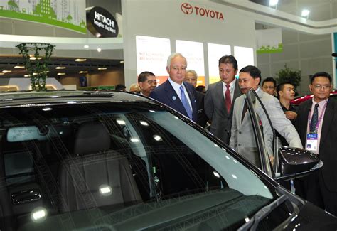 Dato' sri haji mohammad najib bin tun haji abdul razak (kuala lipis, pahang, malasia, 23 de julio de 1953) es el sexto y actual primer ministro de malasia. UMW Toyota Motor participates in IGEM 2013 - Autofreaks.com