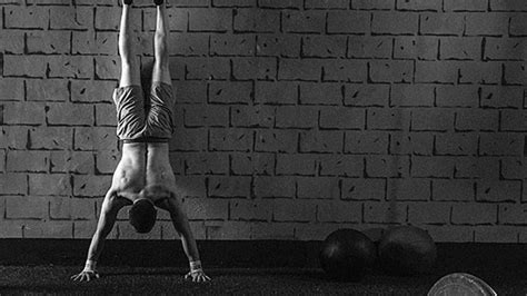 Handstand Push Ups 10 Moves That Prove Youre Fit Men