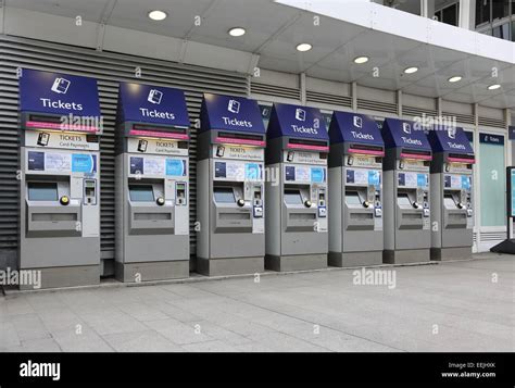 Outdoor Ticket Machines At London Bridge Station Stock Photo Alamy