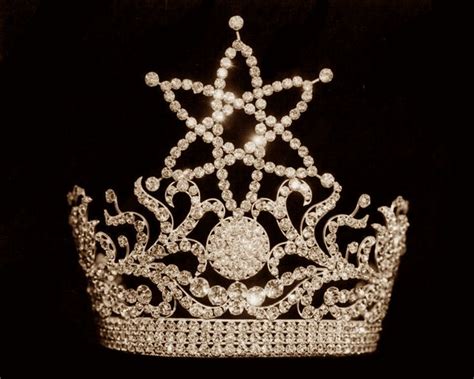 Pin By Lisa Lotz On Circlets Crowns Headdress And Tiaras Miss Universe Crown Pageant