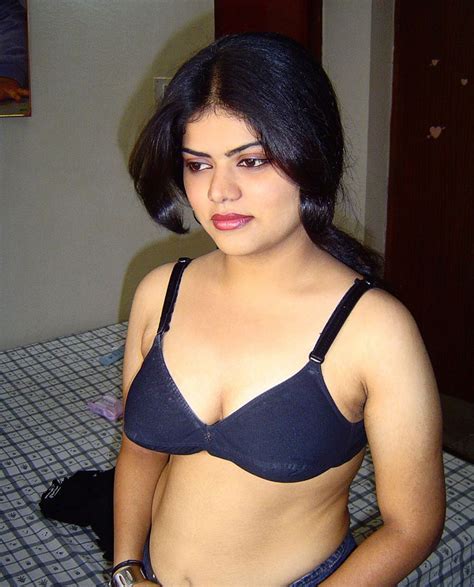 Desi Mallu Hot Actress Neha Nair Sexy Cleavage And Boobs Photo Telugu Celebrity Actress