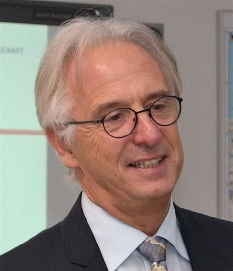 Prof Dr Hans R Kaufmann Schärft Internationales Profil Der Hdwm