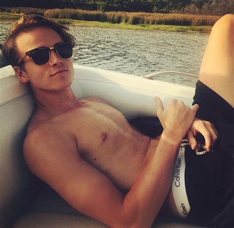 Pin By Raquel Flores On Joe Sugg Joe Sugg Shirtless Hottest Guy Ever Sugg Life