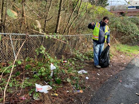 Seatac Crews Pick Up Litter Adopt A Street Groups Start Cleanup City