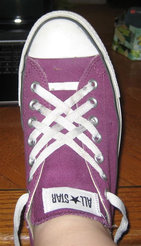 You can learn both methods, as well as some basic tips for lacing up your vans and taking care of them. Carolyn Keene: Fancy lattice shoe lacing