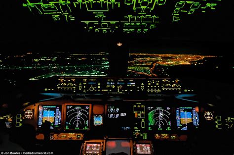 Kennedy international airport, usa (jfk/kjfk) flightbasegermany. Boeing 777 pilot takes incredible photos of world cities ...