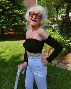 Baddie Winkle Cụ bà chất chơi 92 tuổi đánh cắp mọi trái tim với vẻ