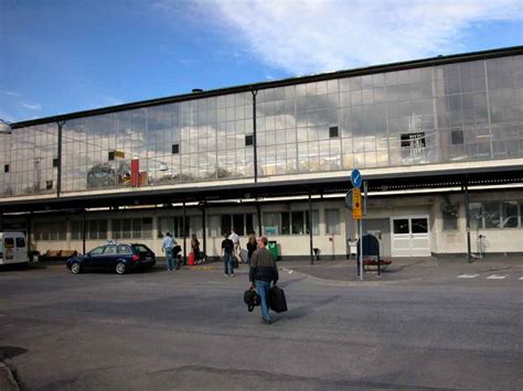 It is located 4 nm (7.4 km; Аэропорт: Аэропорт Стокгольм-Бромма BMA (Stockholm Bromma ...