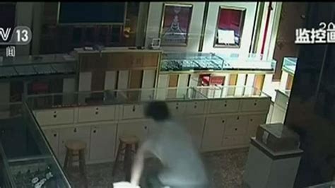 Thief Squeezes Under Shutter To Make Off With £40000 Of Jewellery In China News Uk Video News