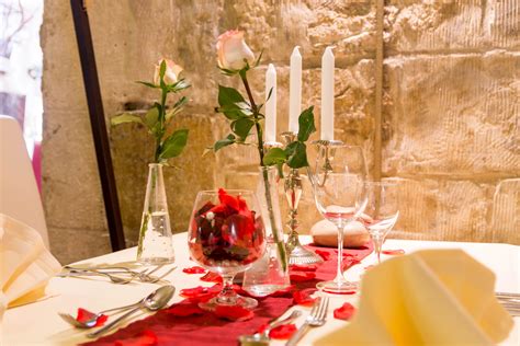 Choose from an array of set menus based on your personal culinary preferences for an unforgettable evening of fine food and romance. Das Candle-Light-Dinner im Restaurant Oelckenthurm