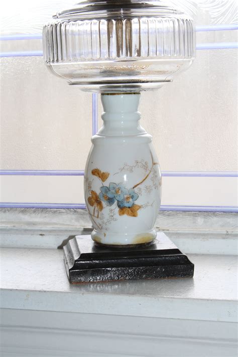 Antique 1800s Victorian Oil Lamp With Glass Chimney 20