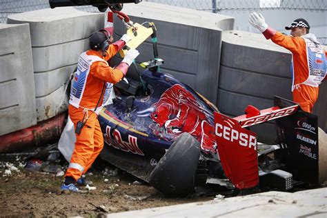 Carlos Sainz Crash Mirror Online