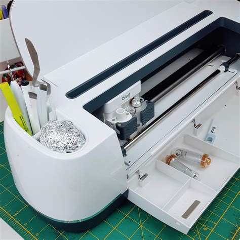 Cricut Maker : Guide to Tools / Accessories (for Sewing and Clothing ...