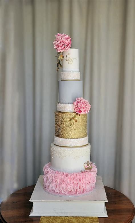 Glamorous Elegance Decorated Cake By Sumaiya Omar The Cakesdecor