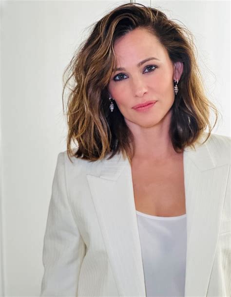 See Jennifer Garner S Major New Haircut All About Her Jen G For Gen Z Lob Exclusive