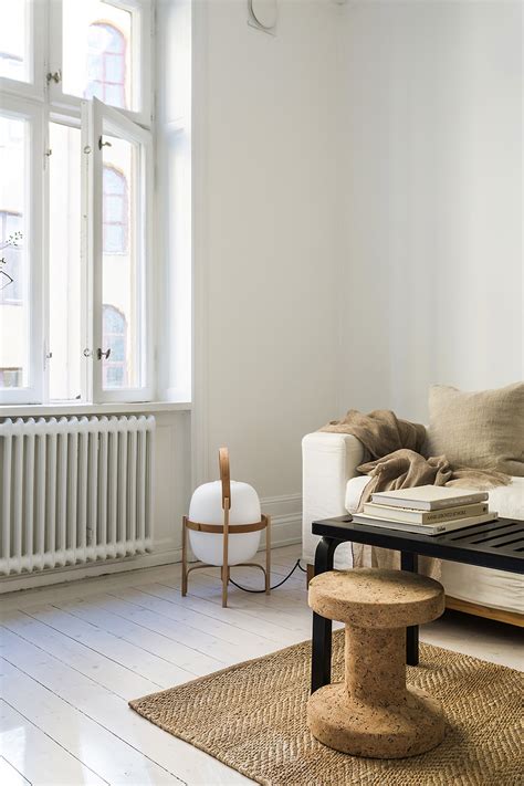 Like a chinese lantern or a portable torch, it would not be out of place in the japanese palaces of the edo period or in today's modern loft space. Cork Family - Honestly WTF