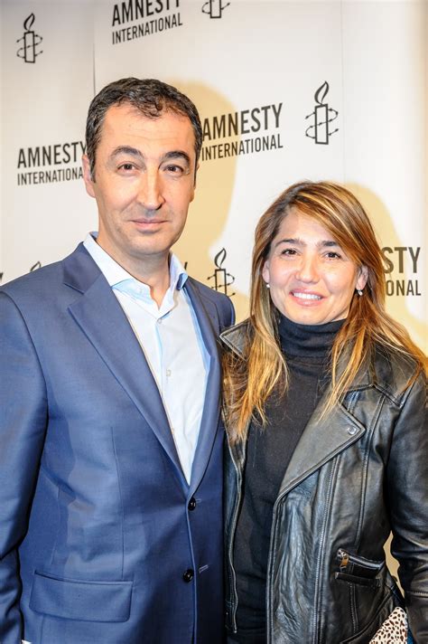 Cem özdemir parteivorsitzender der grünen jung amp naiv folge 326. Amnesty International - Menschenrechtspreis wurde in ...