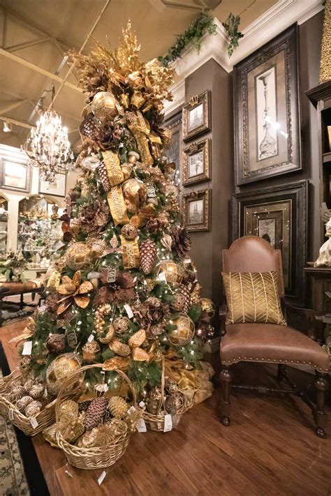 The living room is one of the most important areas in your house for a great hosting experience. luxury christmas decor | Psoriasisguru.com