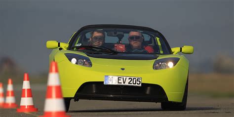 Welche leistung es letztendlich vorzuweisen hat. Neuer Tesla Roadster: 400 km/h Spitze, Markstart 2020 ...