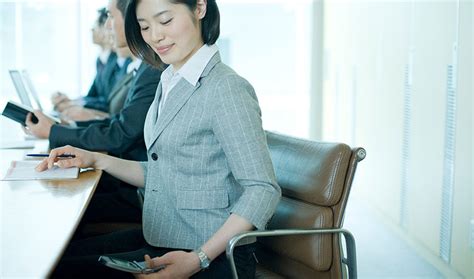 In fact, a good work outfit can make. Beat your addiction to distractions at work | INTHEBLACK