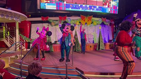 Photos Video New Mickey And Minnies Holiday Party Decks The Deck