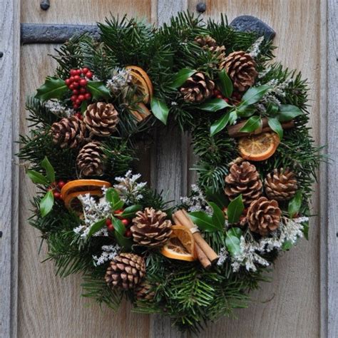 Natural Christmas Wreath - Fresh Wreaths from SendMeAChristmasTree