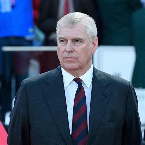 The end of the monarchy and epstein, coming out may 28, paints andrew as a spoiled, indulged boy who grew to become an entitled, obnoxious man. Le prince Andrew au cœur d'un nouveau scandale sexuel ? - Elle