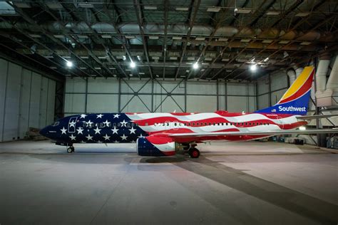 Southwest unveils new 'freedom' livery, gives workers 50,000 points