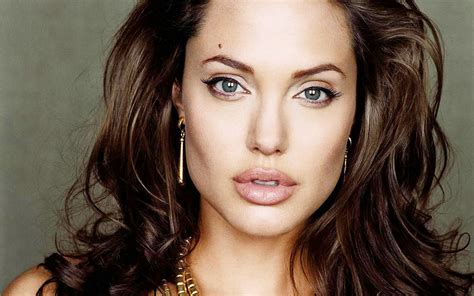 New Latest Wallpapers Of Angelina Jolie 2012 High Quality Photochill