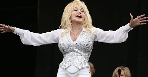 Dolly Parton On Glastonbury Miming Accusations My Boobs And Hair Are