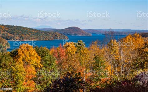 Veiw Of The Quabbin Resservoir From The Enfield Look Out Stock Photo