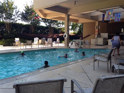 Sheraton Norfolk Waterside Hotel Pool Pictures And Reviews Tripadvisor