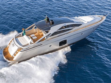 Among the many amenities included are hardwood flooring, fireplace, full kitchen appliance package, neutral colors, updated light fixtures & much more. Pershing 70, hecha para correr | Nautica&Yates