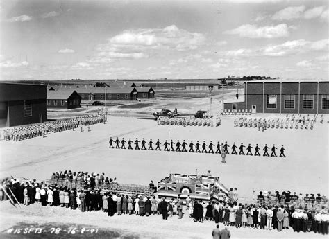 La Première Escadrille De Pilotes Reçut Ses Ailes Le 16 Août 1941