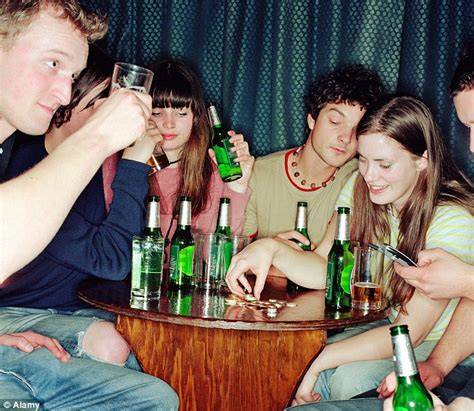 Pubs And Clubs Routinely Break The Law On Serving Drunk People Daily Mail Online