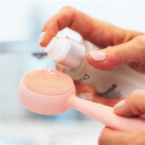 Pmd Clean Is A Smart Facial Cleansing Brush With Over 7000 Vibrations