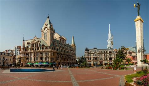 Hermoso Edificio En La Plaza De Europa En Batumi Georgia Foto Premium