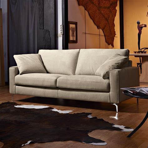 Poltrone e sofà è sicuramente uno dei brand più famosi che si occupano della realizzazione e della vendita di divani di ottima qualità e, ovviamente, anche di poltrone, comode e. Poltrone e sofà, divani di qualità - Divani Moderni