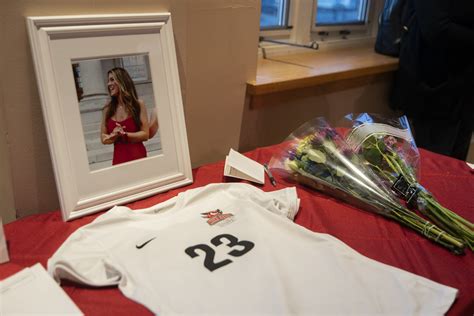 Campus community honors Kelsey Mayer – The Equinox