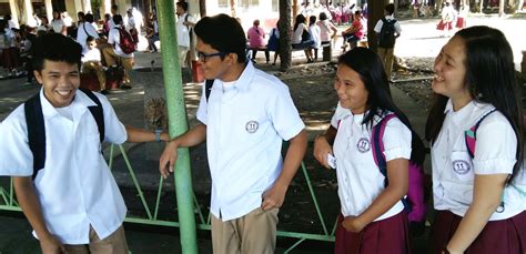 Negros Island Region 27000 Students Enroll In Senior High School