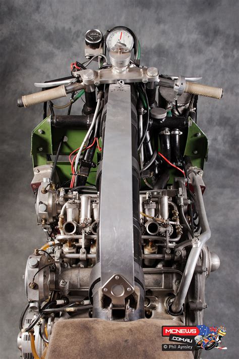 A 43.2mm bore x 43.2mm stroke result in a displacement of just 499.0 cubic centimeters. Moto Guzzi 500cc V8 | MCNews